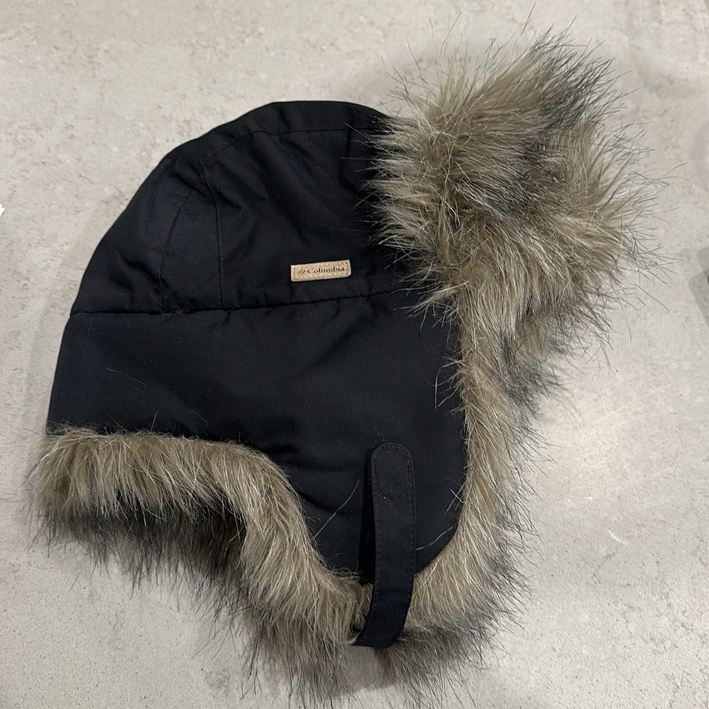 Columbia faux fur trim Trapper Hat/winter cap, Youth X/XL, NWOT